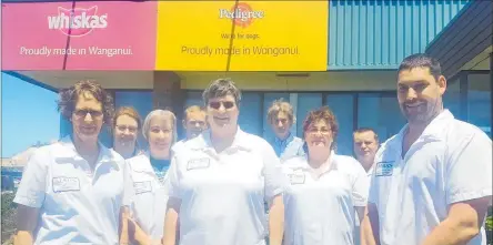  ?? PHOTO / SUE DUDMAN ?? Long-serving staff members Sue Austin (front left), Terri Coopland (centre) and Aaron Manville (front right) say they will miss the fun and camaraderi­e they shared with their colleagues.