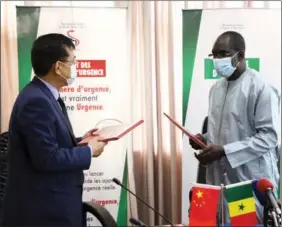 ?? XINHUA ?? Zhang Xun, Chinese ambassador to Senegal, hands over the second batch of Chinese medical supplies to the African country’s health minister on April 22.