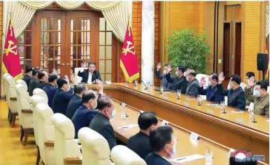  ?? AP ?? Kim Jong Un convocó el jueves una reunión urgente del Politburó para discutir el brote