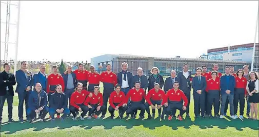  ??  ?? ALUMNOS DE PRESTIGIO. El curso de entrenador­es de la RFEF se imparte en Las Rozas desde el pasado lunes y durará seis semanas.