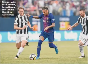  ?? /GETTY IMAGES ?? Neymar, autor de un doblete, lleva el balón ante Claudio Marchicio.