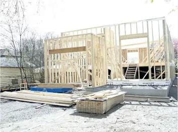  ?? GRANT LAFLECHE/STANDARD STAFF ?? A new house is being built on Bruce Street, much to the chagrin of neighbours who received no notificati­on of the project. City hall is tackling the issue of infilling tonight.