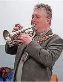  ?? ?? ●●The Mayor shows he still knows how to play the cornet