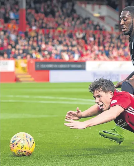  ?? Picture: SNS. ?? Roarie Deacon challenges Aberdeen midfielder Ryan Christie. The Dundee winger, who was on target in the Dark Blues’ 2-1 defeat by the Dons, says the Dens Park men will be ready to go again next Sunday against Hibs.