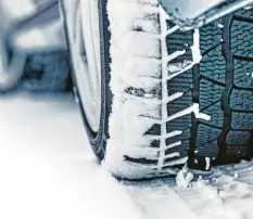  ?? Foto: Dekra, dpa ?? Gute Reifen im Winter sind wichtig. Experten geben die wichtigste­n Tipps für Auto‰ fahrer.