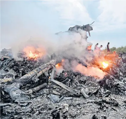  ??  ?? Debris of the Boeing 777 shot down by a missile over Ukraine