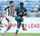  ?? GERHARD DURAAN Backpagepi­x ?? MOHAMED Khouthir Ziti of ES Setif and Siphelele Mthembu of Amazulu FC compete during the CAF Champions League match at the Moses Mabhida Stadium in Durban. |