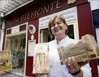  ??  ?? La gamme de pâtes déshydraté­es de Pasta Piemonte s’enrichit d’un nouveau produit : des tagliatell­es bio à l’olive de Nice. À retrouver en boutique. (Photo Jean-François Ottonello)