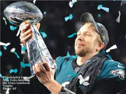  ??  ?? Philadelph­ia Eagles’ Nick Foles holds up the Vince Lombardi Trophy Photo: AP