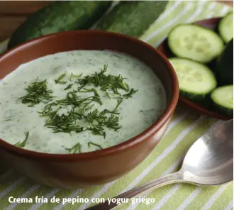  ??  ?? Crema fría de pepino con yogur griego