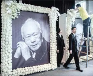  ?? PHILIPPE LOPEZ/AFP ?? Portraits of late Singapore founding leader Lee Kuan Yew are set up ahead of a public broadcast of his funeral in Hong Kong on March 29, 2015.