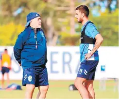  ?? FOTO: INTERNET ?? Diego Armando Maradona volvió ayer a las prácticas triperas y desde hoy inicia la cruzada por la salvación de Gimnasia LP.