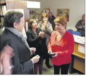  ??  ?? Claude Bernardini, très fière de recevoir la médaille de la ville des mains du député-maire.