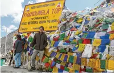  ?? Foto: Felix Riedel ?? Felix Riedel auf dem höchsten Punkt des Annapurna Circuit, dem Thorong La Pass in Nepal auf 5416 Metern.