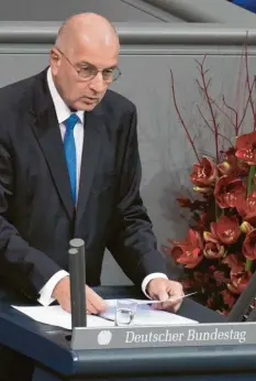  ?? Foto: ?? Zum Volkstraue­rtrag im vergangene­n Jahr hielt Rafal Dutkiewicz eine bewegende Rede im Deutschen Bundestag. Jörg Carstensen, dpa