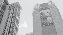  ?? RICARDO RAMIREZ BUXEDA/ORLANDO SENTINEL ?? A banner promoting the MLS All-Star Game is displayed on the SunTrust building in downtown Orlando.