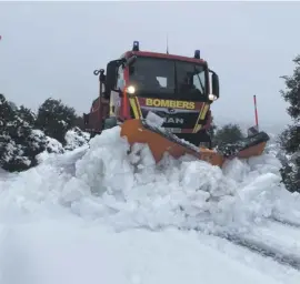  ?? Photos: Dipu ?? Snow ploughs were working flat out