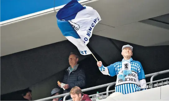  ??  ?? Die Zeiten, als der Fußball noch Märchen schrieb, sind dahin – vor allem in München-Giesing. Die Fans von 1860 und die Allianz-Arena, das wird keine Liebesgesc­hichte mehr.