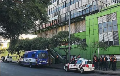  ?? (NICOLÁS BRAVO) ?? Custodiado. Así estuvo el edificio central de Epec, luego de los incidentes del jueves.