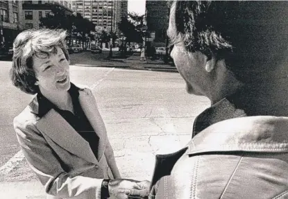  ?? SUN- TIMES LIBRARY ?? Marion Volini, then a candidate for 48thWard alderman, does some last- minute campaignin­g.