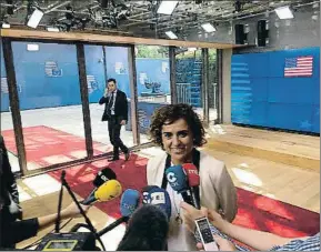  ?? BEATRIZ NAVARRO ?? La ministra a la salida de una de las reuniones mantenidas en Bruselas