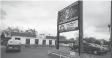  ?? DAX MELMER ?? The new sign is already up at the Hi-Ho Classic Diner on Walker Road. A new version of the famed burger restaurant, which first opened in the 1930s, is set to return at two of its former locations but at least one member of the family that started the...