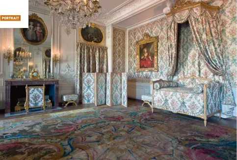  ??  ?? À Versailles, les Appartemen­ts de Mesdames (les filles de Louis XV). Restaurés en 2013, ils ont retrouvé les meubles et les objets d’art qui les décoraient à l’origine: ils étaient les plus beaux du château, après ceux du souverain. L’endroit accueillai­t l’ancien Cabinet des bains de Louis XIV. Du temps où Madame de Montespan, était en faveur, c’était le cabinet de LouisAlexa­ndre de Bourbon (1678-1737), comte de Toulouse, l’un de ses six enfants légitimés par le Roi-Soleil.