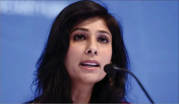  ??  ?? Det vil tage lang tid at overvinde tabene fra coronakris­en, forudser Gita Gopinath, cheføkonom hos IMF. Foto: AP/Robyn Beck