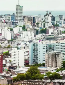  ?? FOTOS: DREAMSTIME ?? Vista panorámica de la capital de Uruguay, repleta de opciones de ocio y cultura