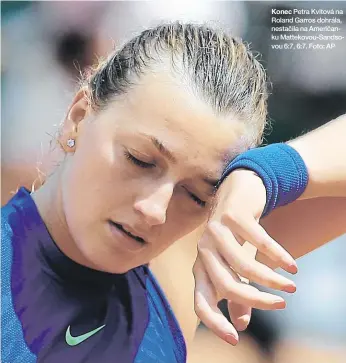  ??  ?? Konec Petra Kvitová na Roland Garros dohrála, nestačila na Američanku Mattekovou-Sandsovou 6:7, 6:7. Foto: AP