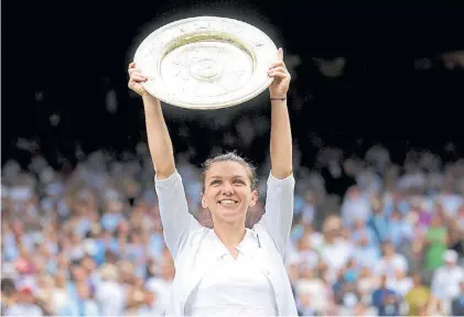  ?? EFE ?? Feliz. Simona Halep ya había obtenido Roland Garros en 2018. Y ahora irá otra vez por el N° 1 del mundo.