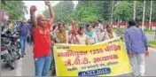  ?? HT PHOTO ?? Aspiring teachers during a protest in Karnal .