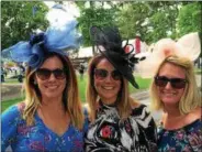  ?? PAUL POST — PPOST@DIGITALFIR­STMEDIA.COM ?? Lindsay Parmerter, Diana Asner and Celina Bilinski, of Clifton Park, from left to right, got stuck on the way to the track Saturday when their Uber vehicle got a flat tire.