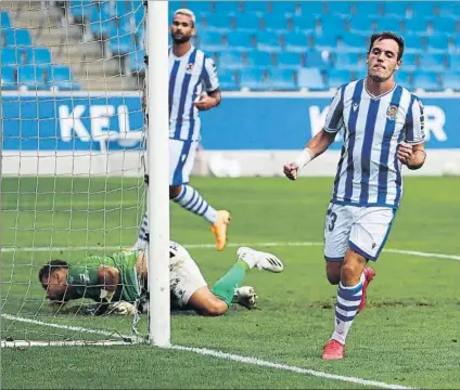  ?? FOTO: REAL SOCIEDAD ?? Jon Bautista celebra con seriedad el tanto del empate ante el Huesca ayer en el José Luis Orbegozo de Zubieta