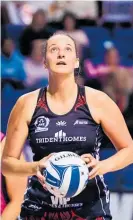  ?? Photo / Photosport ?? Recalled Tactix goal shoot Ellie Bird was quickly into her stride.