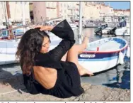  ?? (Photos Fly Pictures/A. Holder) ?? Robe Anastasia courte sur le port de Saint-Tropez.