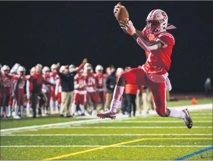  ?? JAMES BEAVER/FOR MEDIANEWS GROUP ?? Souderton’s Jalen White (7) leaps as he crosses the goal line for a Souderton touchdown against Upper Dublin Friday night.