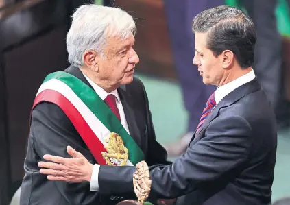  ?? Afp ?? López Obrador recibió ayer el poder de manos de Peña Nieto
