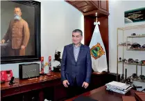  ??  ?? Desde su despacho en Palacio de Gobierno, Riquelme Solís destacó la labor de todo su Gabinete durante esta época de pandemia.