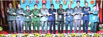  ??  ?? Mohamad Sabu (centre) in a group photo with Asean Army chiefs. At fifth left is chief of Malaysia’s Defence Forces Datuk Seri Ahmad Hasbullah Mohd Nawawi. — Bernama photo