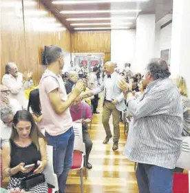  ?? CÓRDOBA ?? Hurtado saluda a militantes antes de la presentaci­ón de su programa.