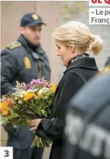  ??  ?? 1. De nombreuses personnes ont déposé des fleurs devant la synagogue de Krystagade, où s’est déroulée la deuxième fusillade. 2. Des policiers montent la garde devant un cybercafé, où une descente plus tôt dans la journée a mené à l’arrestatio­n de...