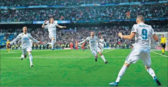  ??  ?? EN MODO ‘KILLER’. Benzema, Lucas Vázquez, Modric y Kovacic celebran eufóricos el segundo gol del delantero francés.