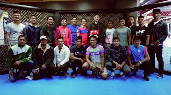  ?? Photo by Roderick Osis ?? TWO TALES. Team Lakay fighters join Benguet caretaker Eric Go Yap during his visit in Benguet last month. While Team Lakay is confident of returning back on top of One Championsh­ip, Yap was diagnosed positive of Covid-19 Wedensday evening.