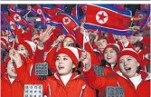  ??  ?? Anfeuern für Nordkorea: Vordergrün­dig sind die Sportler wichtig, doch es geht um Werbung für das Land