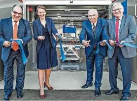  ??  ?? Eröffneten das AVL Battery Lab: Ingolf Schädler, Julija Sakovica, Helmut List und Burghard Kaltenbeck