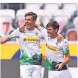  ?? FOTO: DPA ?? Florian Neuhaus (l.) und Jonas Hofmann im Borussia-Trikot.