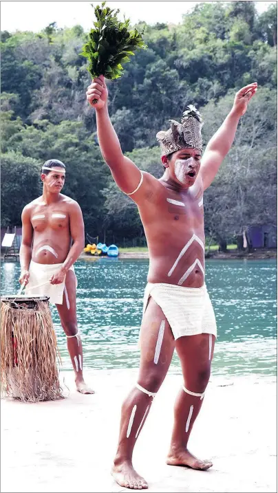 ?? PHOTOS: STEVE MCNAULL/SPECIAL TO THE PROVINCE ?? Tainos Aboriginal­s entertain along the Rio Canimar.