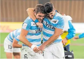  ?? INSTAGRAM ?? Abrazo. Alvarez y Schulz celebran la victoria ante Francia.