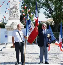  ?? (Photo A. B.) ?? Le président et le vice-président l’adjudant-chef de réserve Rémy Fouquet et porte drapeau.